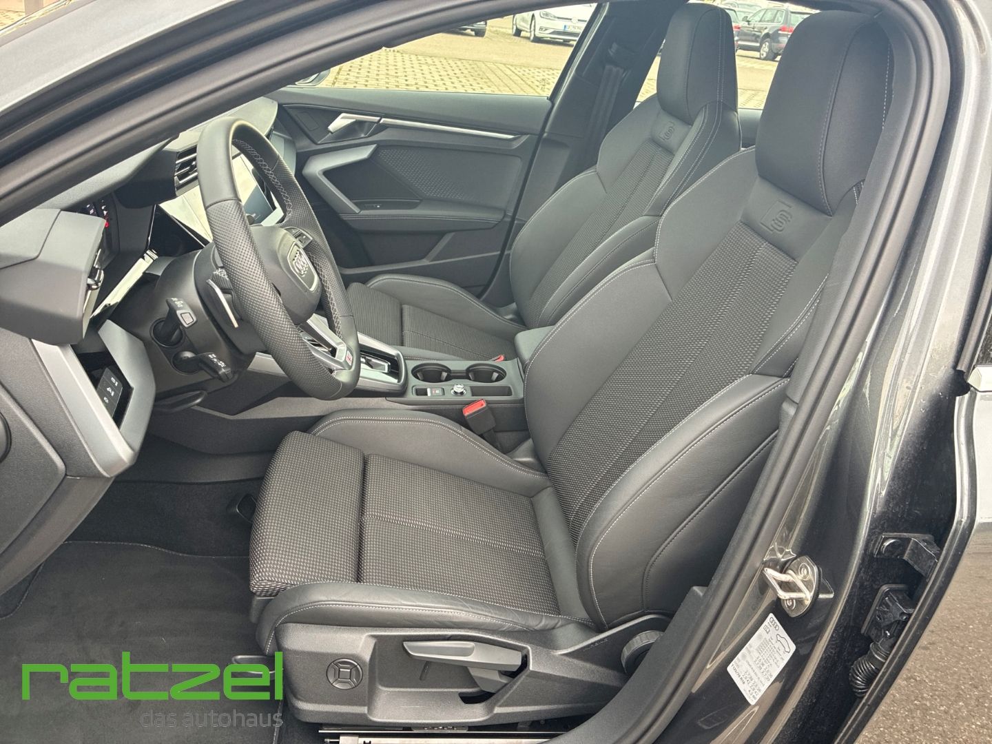 Fahrzeugabbildung Audi A3 Sportback 35 TFSI S line AHK Panodach Digital