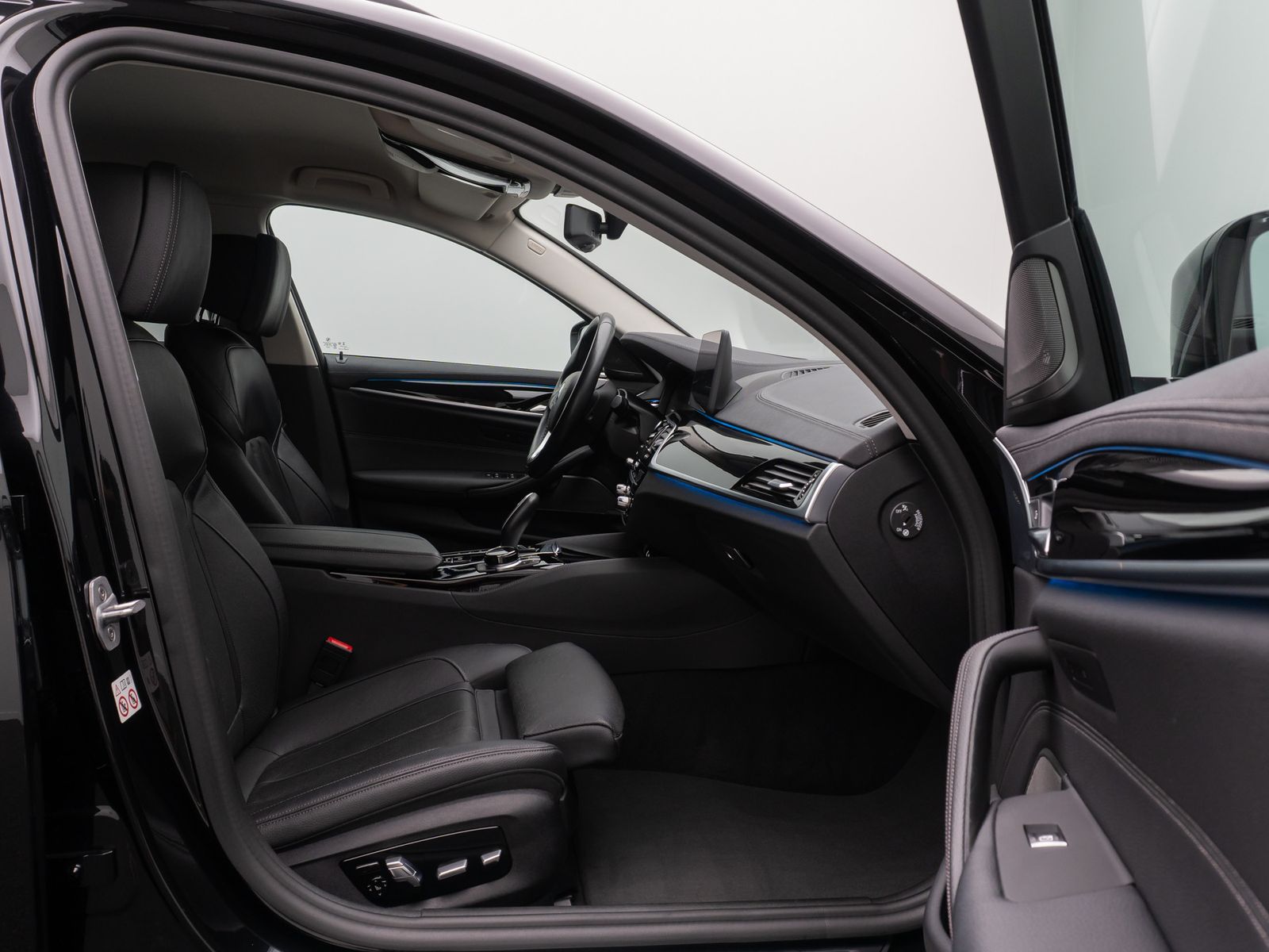 Fahrzeugabbildung BMW 530e Luxury Line 360° Laser DAB H/K SoftCl Sport