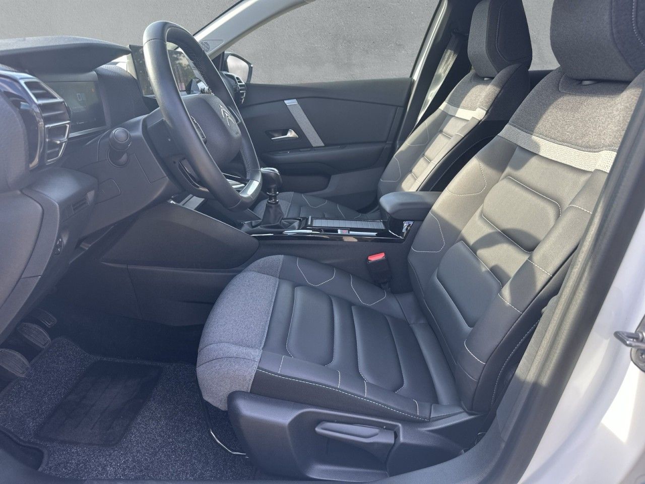 Fahrzeugabbildung Citroën C4 PureTech 130 SHINE