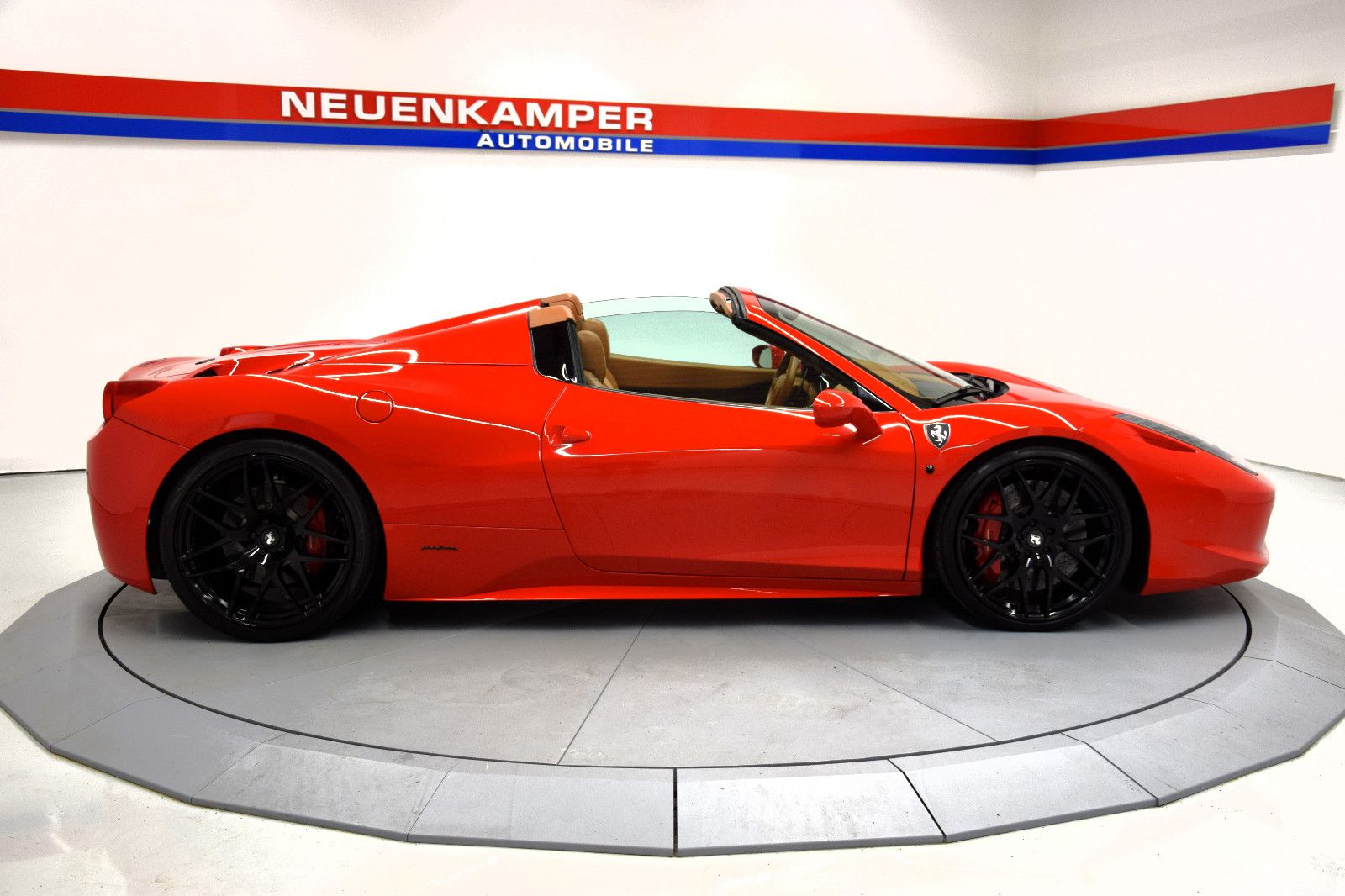 Fahrzeugabbildung Ferrari 458 Spider Carbon-Interior Rosso Corsa / Braun