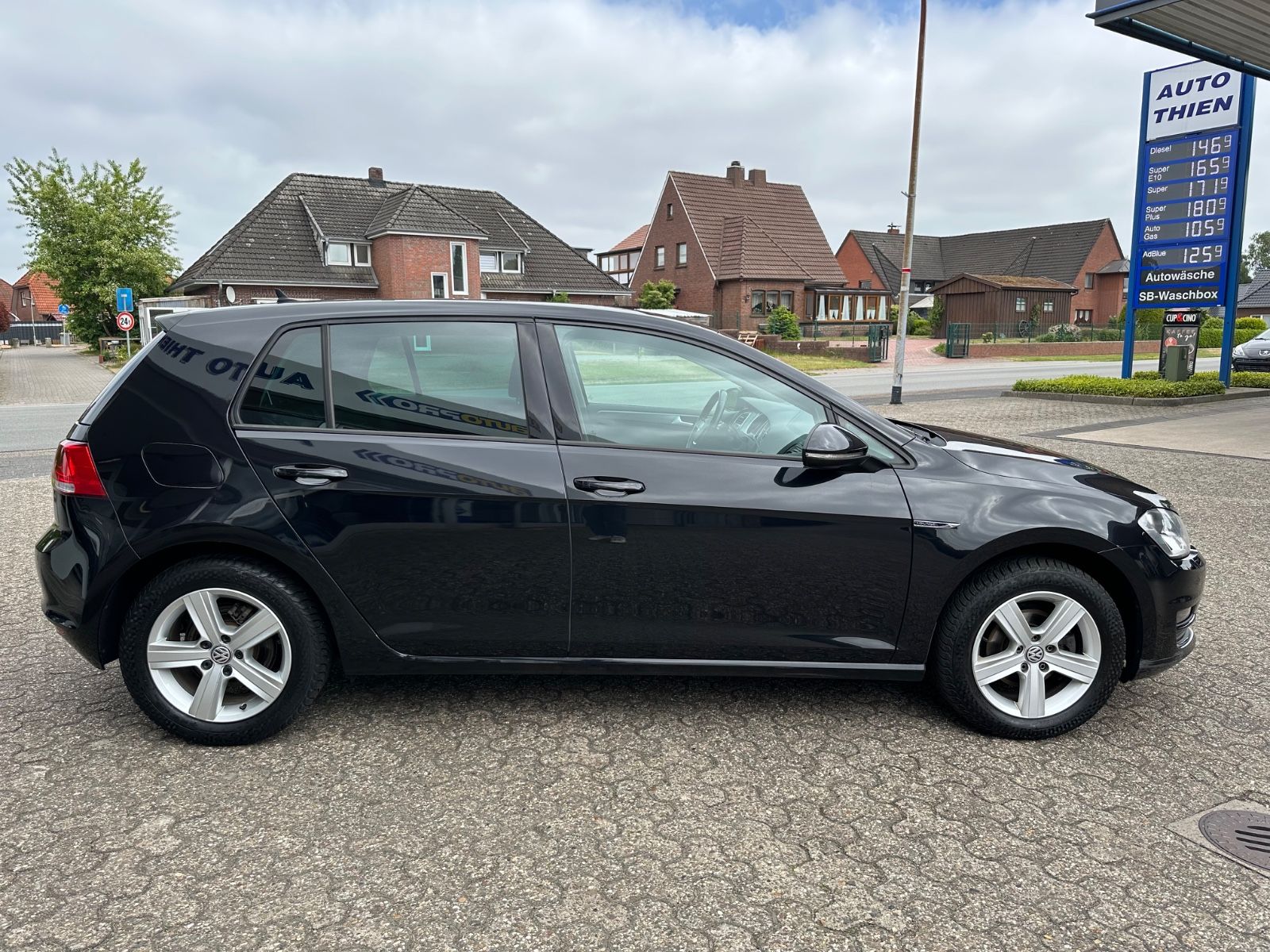 Fahrzeugabbildung Volkswagen Golf VII 1.2 TSI Lounge Navi/SHZG/BT/GRA/GJR