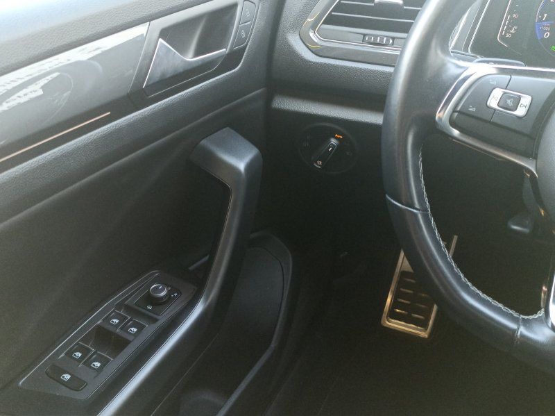 Fahrzeugabbildung Volkswagen T-Roc 1.5 TSI Sport DSG R-Line