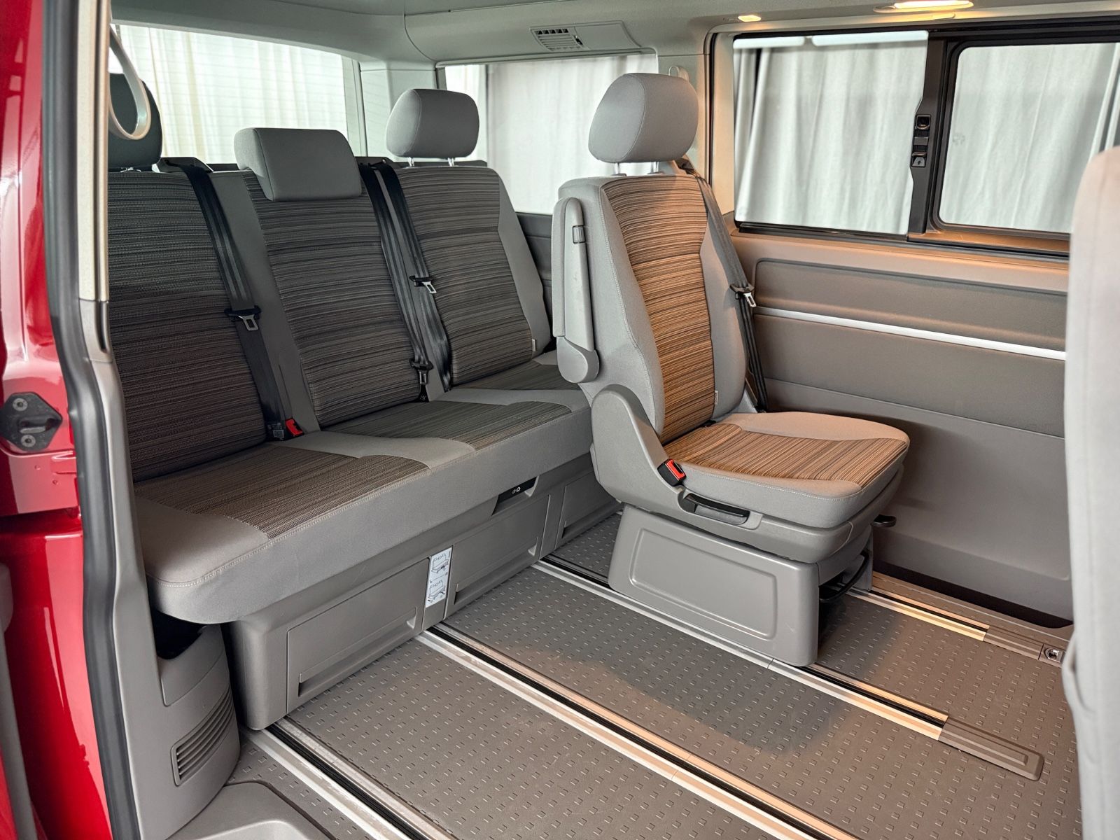 Volkswagen T6.1 California Beach Tour AHK Kamera Markise foto 15