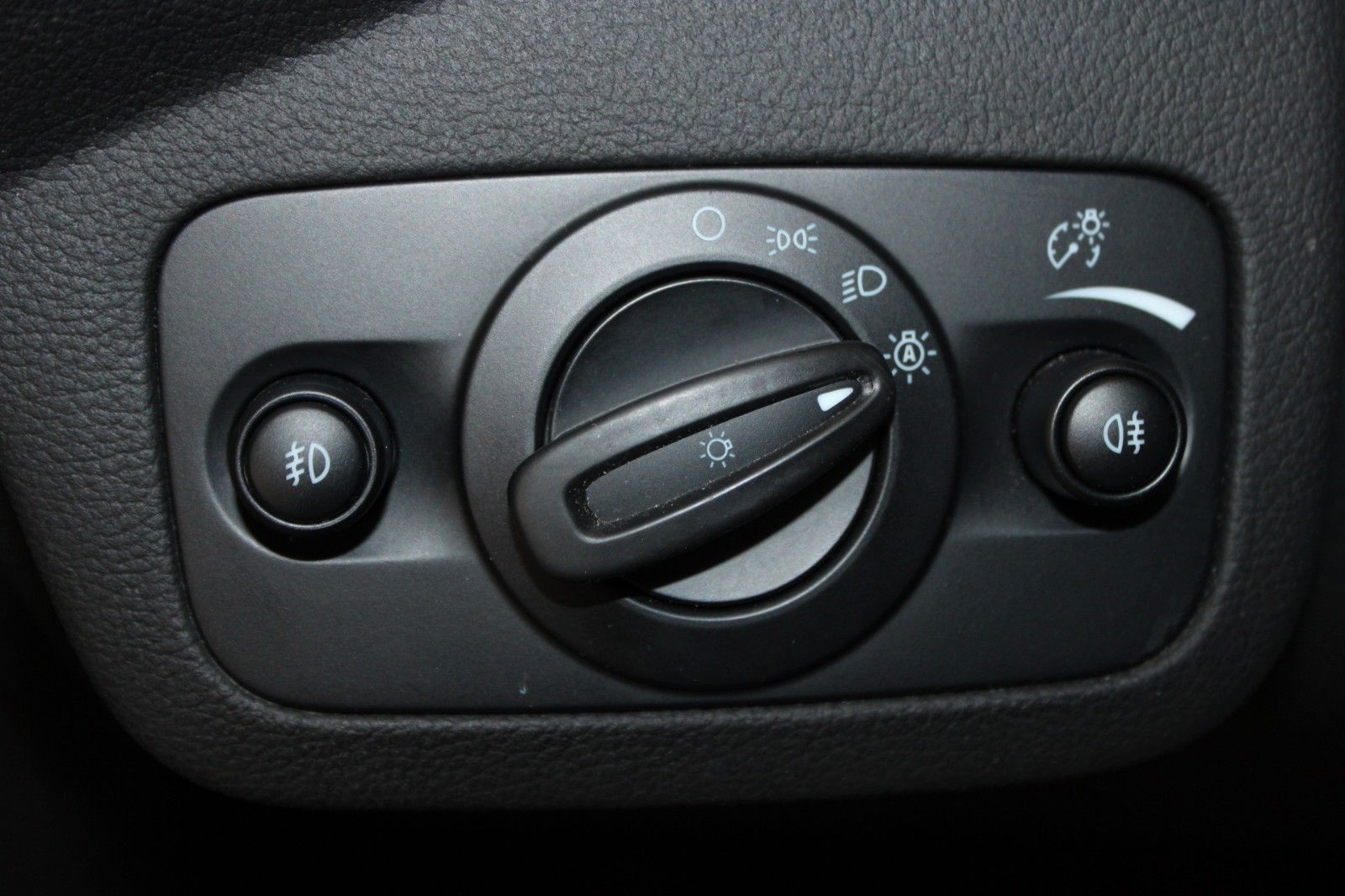 Fahrzeugabbildung Ford Kuga ST-Line Aut. 4x4 PANO CAM Xenon WinterPak.