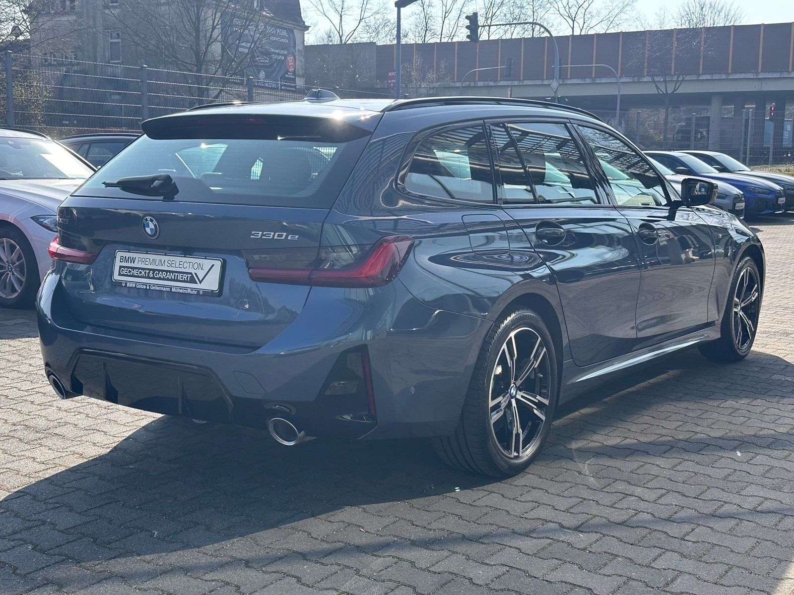 BMW 330 - Bild 2