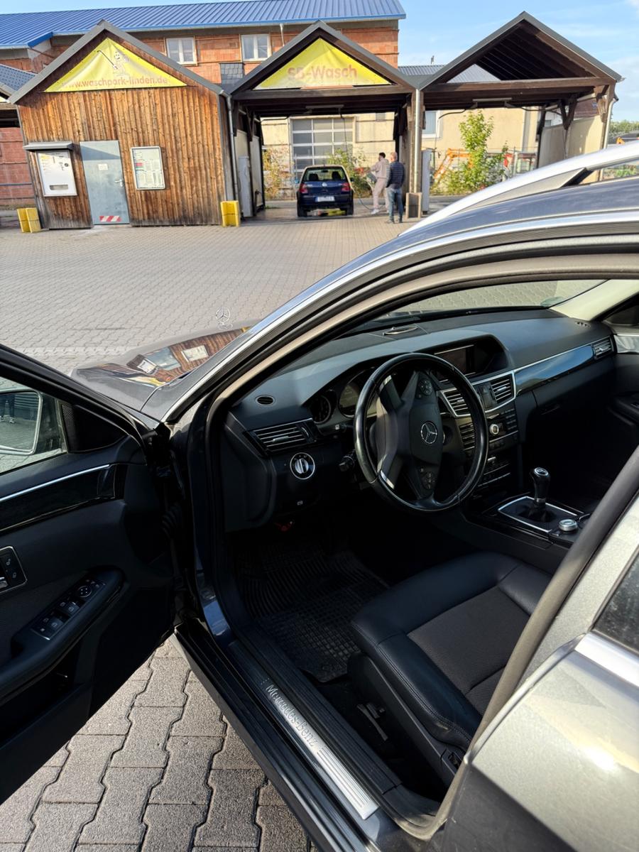 Mercedes-Benz E200 2011 — photo 9