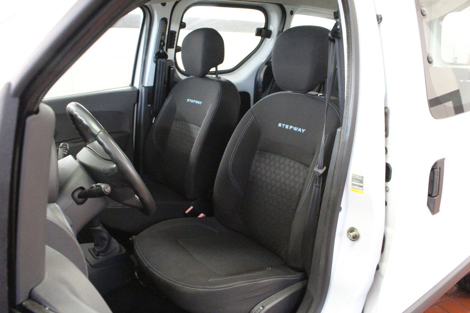 Fahrzeugabbildung Dacia Dokker TCe 115 Stepway *Navi*Klima*Shz