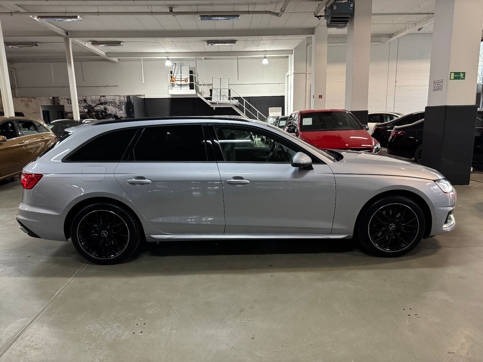 Fahrzeugabbildung Audi A4 35 TDI S-LINE BLACK RS4 SITZE MASSAGE VIRTUAL