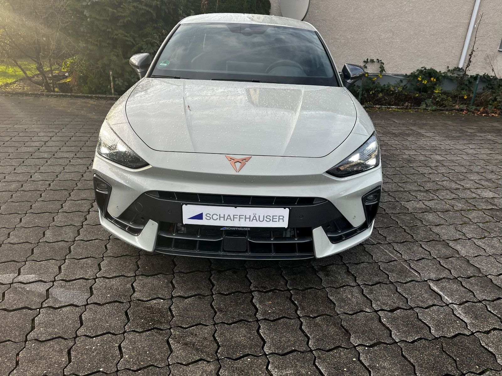 Fahrzeugabbildung CUPRA Leon 1.5 eTSI 110 kW SHZ PDC LED CARPLAY LHZ 18"