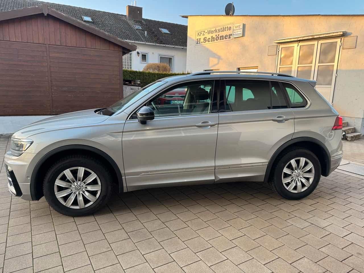 Volkswagen Tiguan IQ.DRIVE 4Motion 1.Hand AHK Kamera