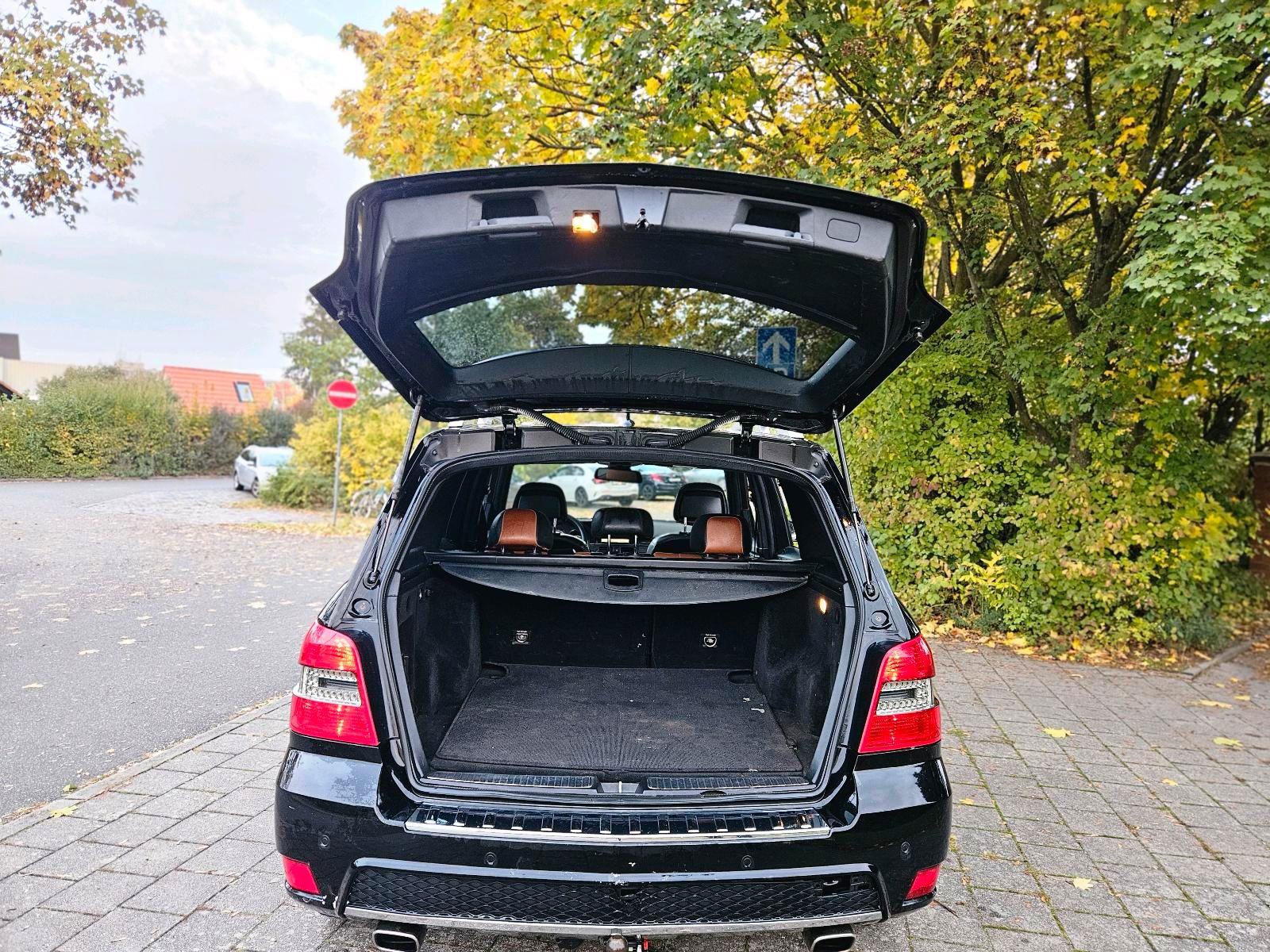 Mercedes-Benz GLK350 2011 — photo 14