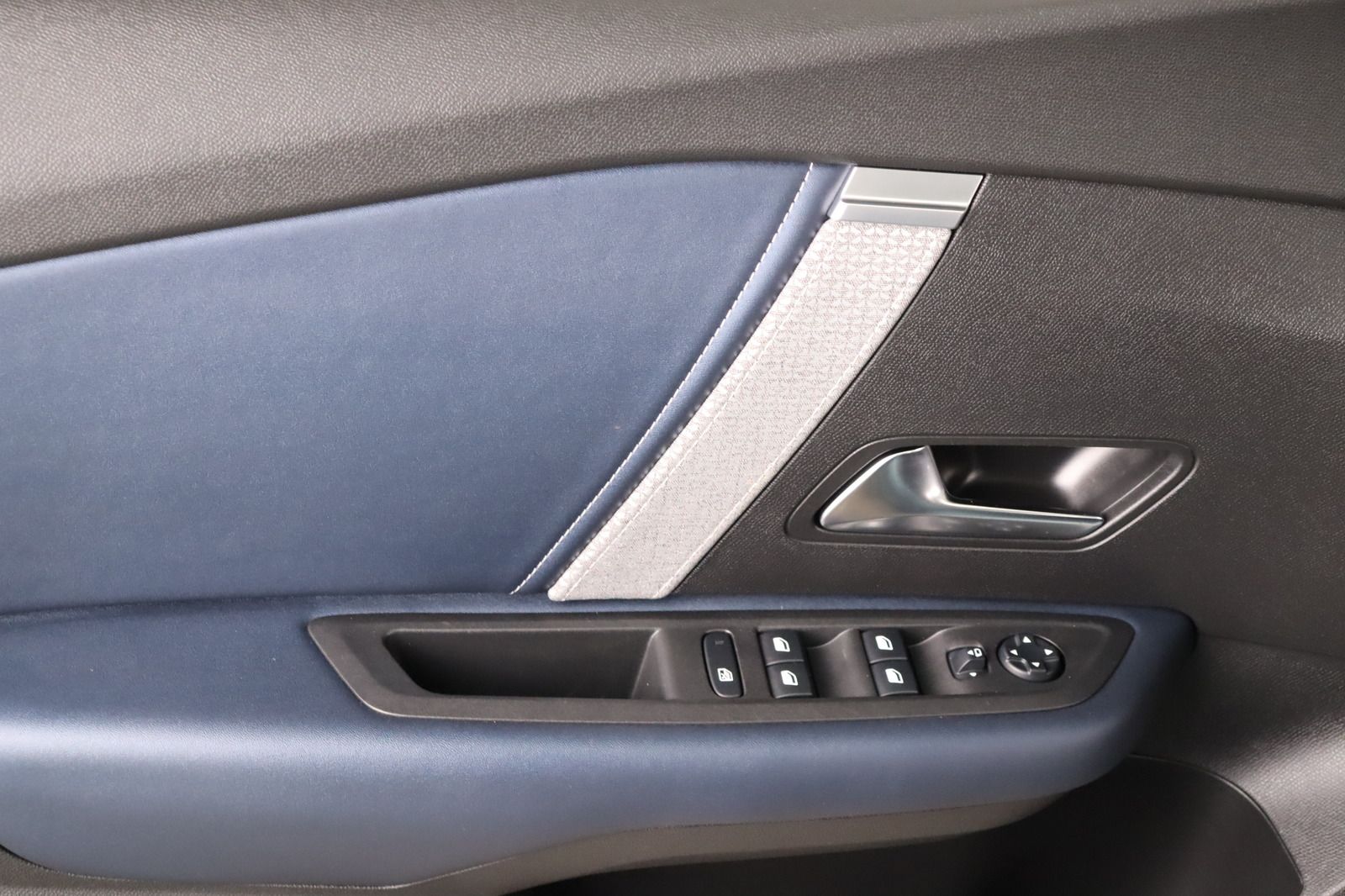 Fahrzeugabbildung Citroën C4 1.2i Feel Pack * LED * Navi * LRHZ *