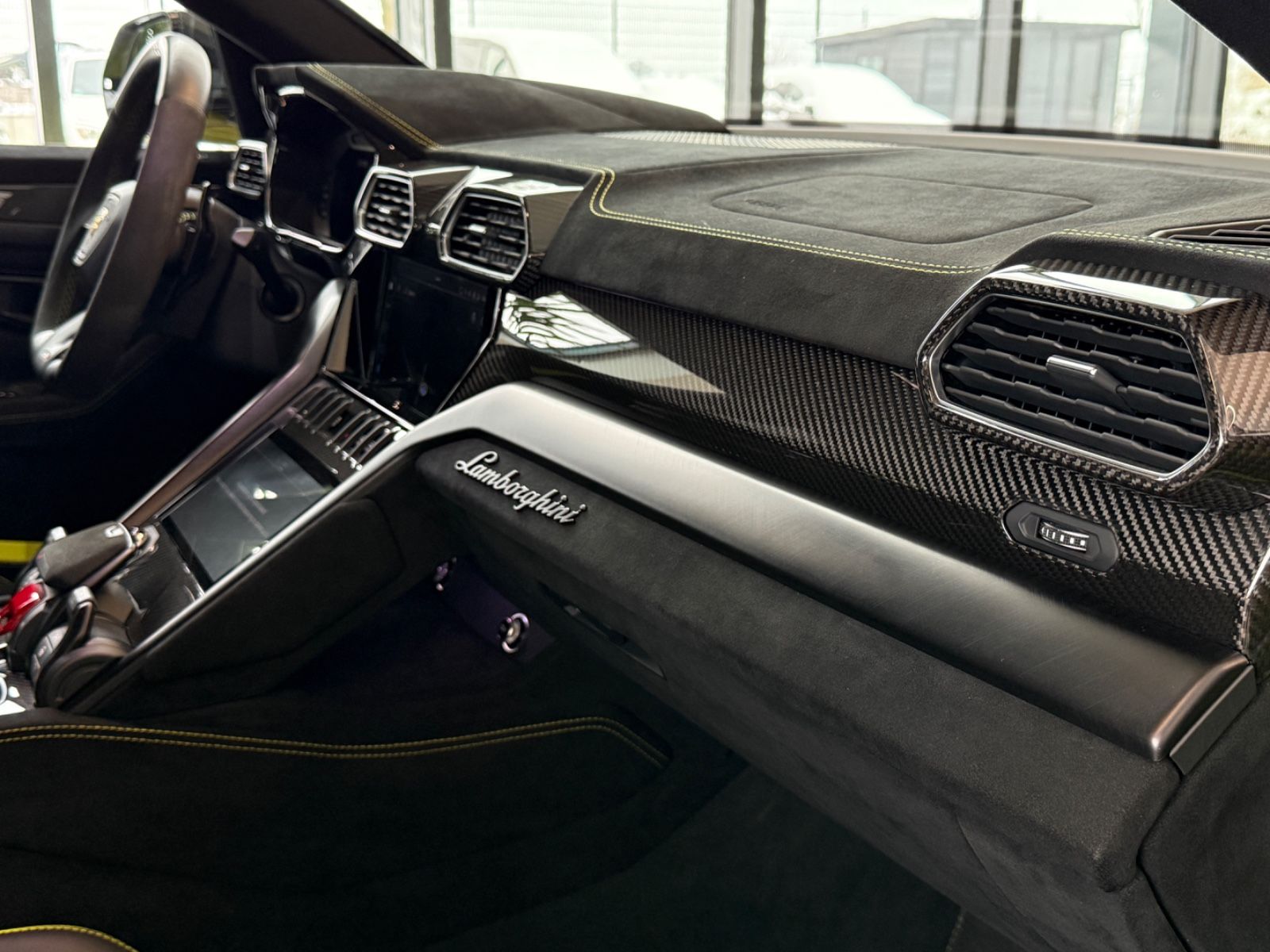 Urus 4.0 V8 Performante Full Carbon Ad Personam