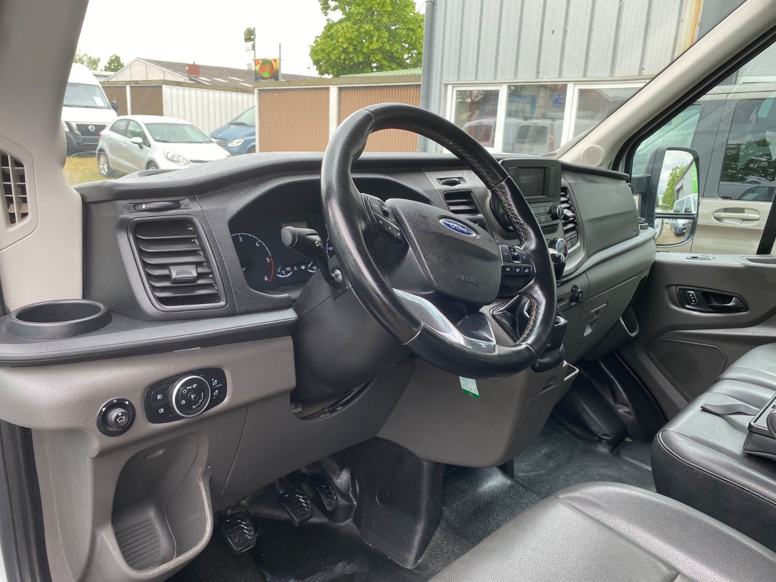 Fahrzeugabbildung Ford FORD Transit 350 L4Trend,AHK,1Hd,LederGarantie