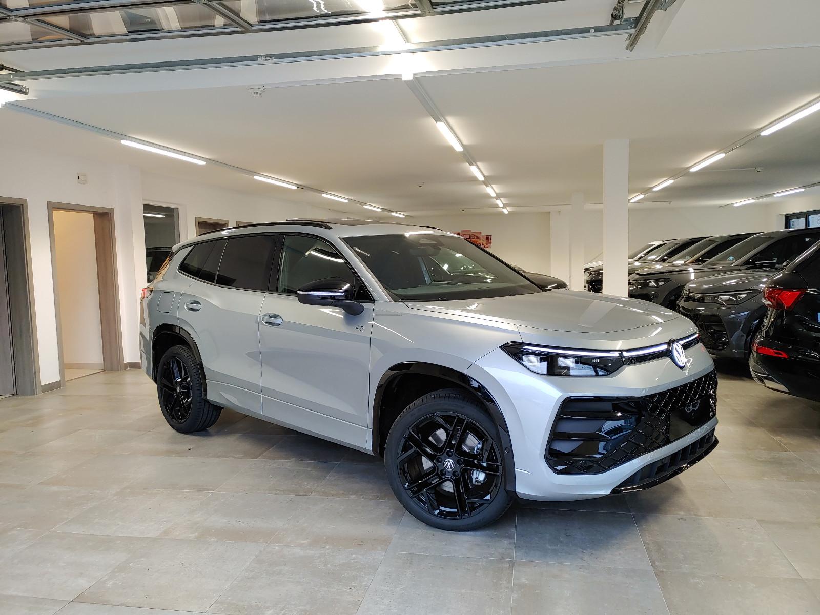 Volkswagen Tayron 1.5 eTSI DSG R-Line 7-Sitze/PANO/Black-ST