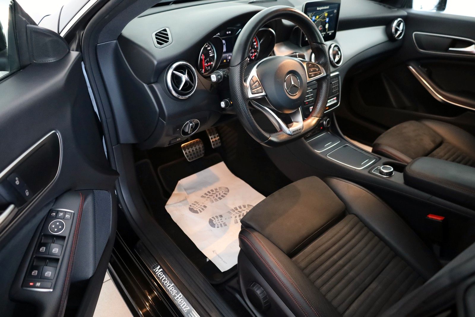 Fahrzeugabbildung Mercedes-Benz CLA 200 SB AMG Line TLeder,Navi,LED,SH,PDC,SR+WR