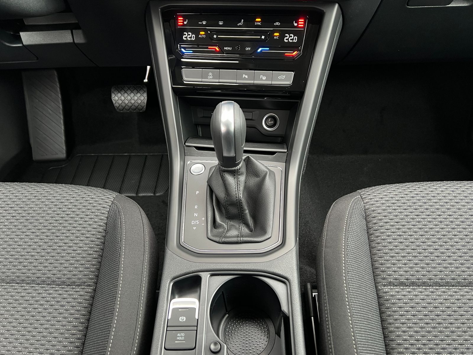 Fahrzeugabbildung Volkswagen Touran Comfortline 1.5 TSI DSG *LED, AHK, 7 Sitz