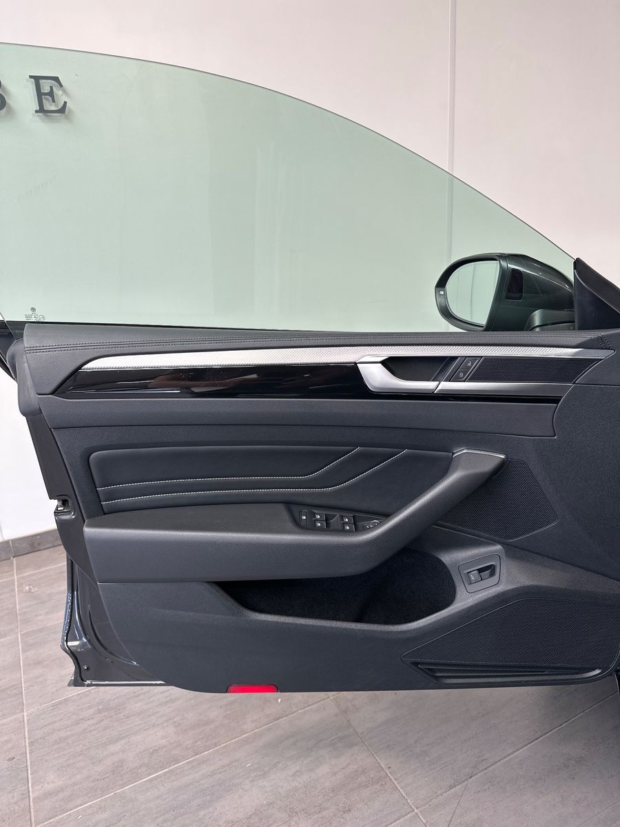 Fahrzeugabbildung Volkswagen Arteon R-Line NAV+LED+ACC+360°-KAM+AHK+DCC+20ZO