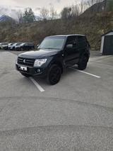 Mitsubishi Pajero 3,2 DI-D 4WD*Kurz*Klimaautomatik*AHK* - gebrauchte Mitsubishi Pajero aus dem Jahr 2015