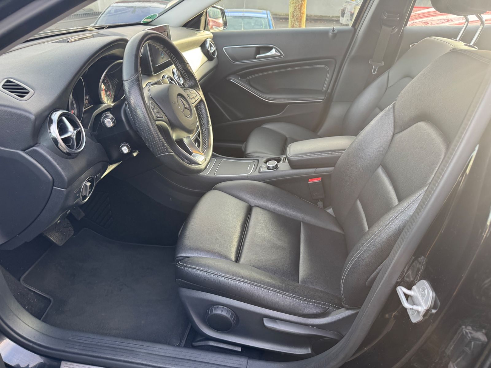 Fahrzeugabbildung Mercedes-Benz GLA 200 Leder+Navi+Kamera+Bluetooth
