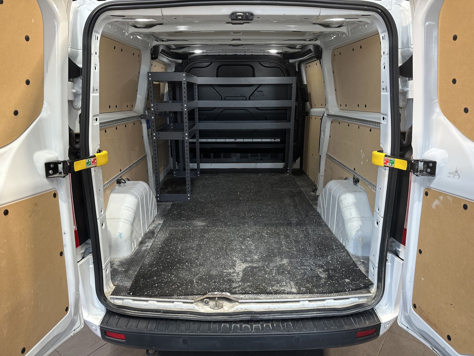 Fahrzeugabbildung Ford Transit Custom 300 L2H1 NAV+SHZ+PP+SORTIMO+KAMER