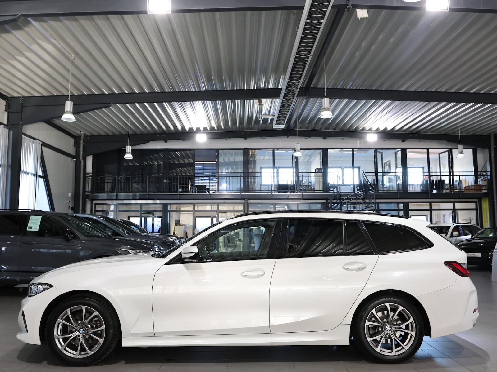 BMW 318d Touring SPORT WHITE & BROWN / CURVED+HUD