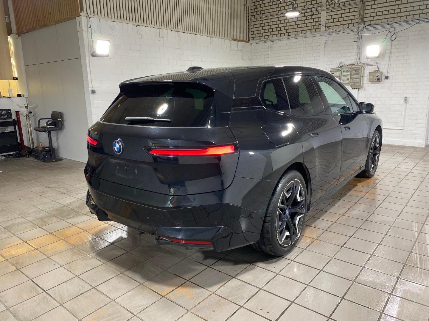 BMW iX xDrive40 Sportpaket HUD/KAM/H&K