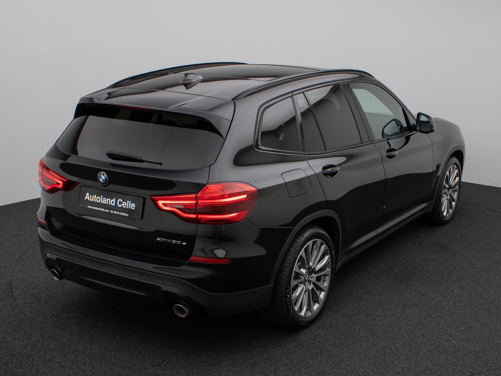 Fahrzeugabbildung BMW X3 xD30e Panorama HUD DAB HiFi Komfort Sport 20"