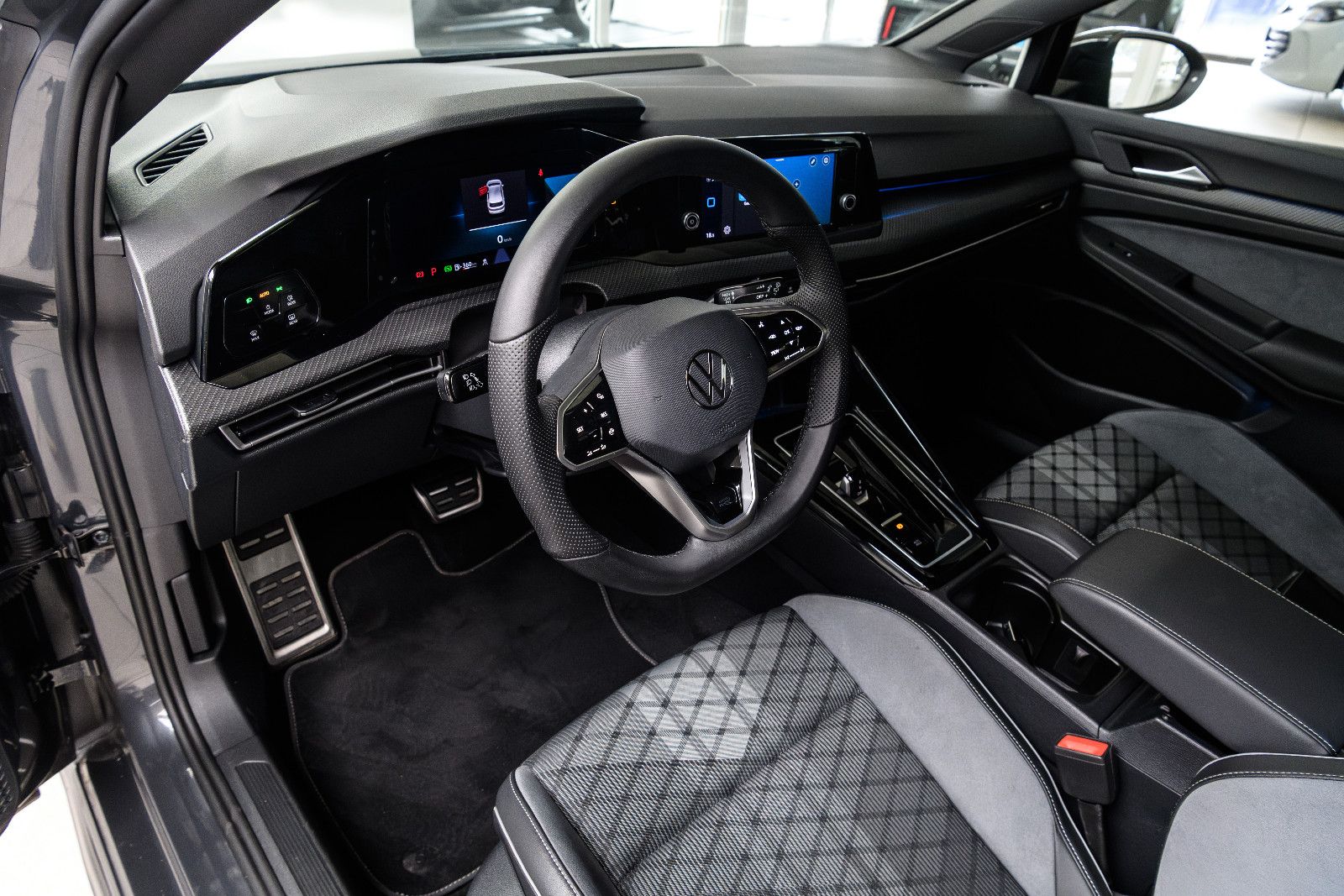 Fahrzeugabbildung Volkswagen Golf VIII R-Line +Led +Keyless+We Connect Plus