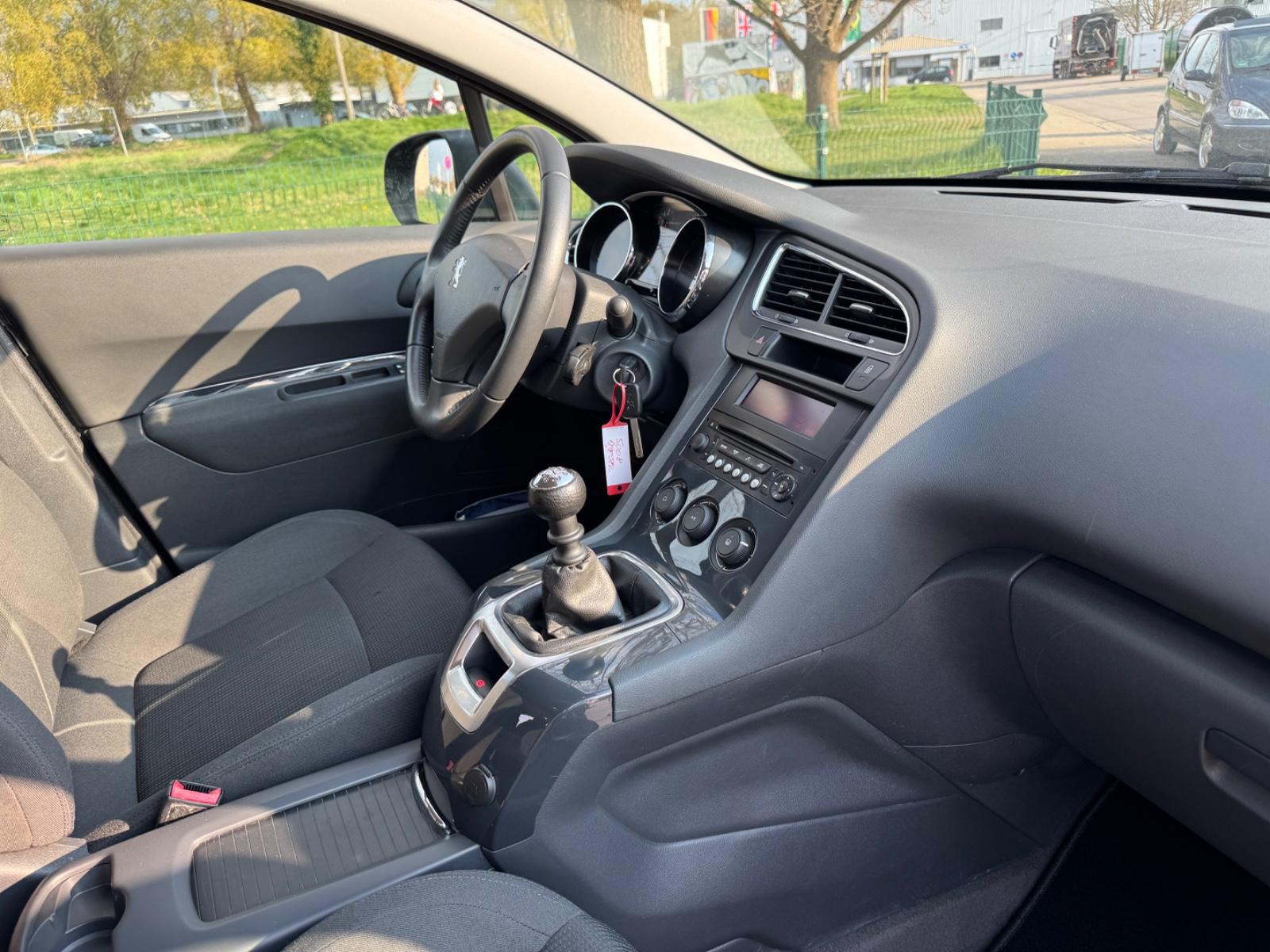 Peugeot 5008 2013 — photo 15