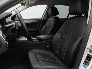 Fahrzeugabbildung BMW 520d Luxury Line Kamera HUD DAB AHK Alarm 19Zoll