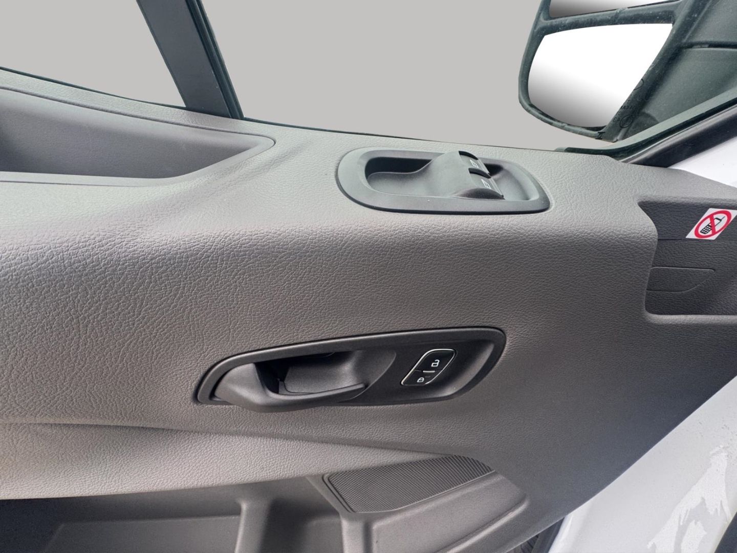 Fahrzeugabbildung Ford Transit Kasten E 390 L4 Trend 68,0 kWh Heckantri