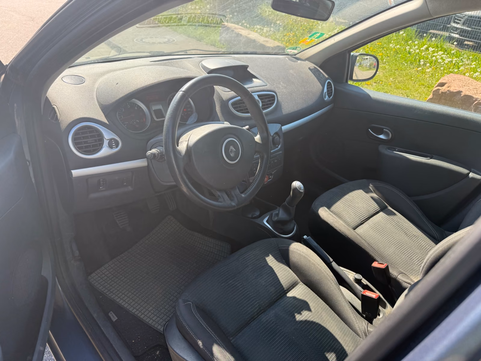 Renault Clio 2011 — photo 9