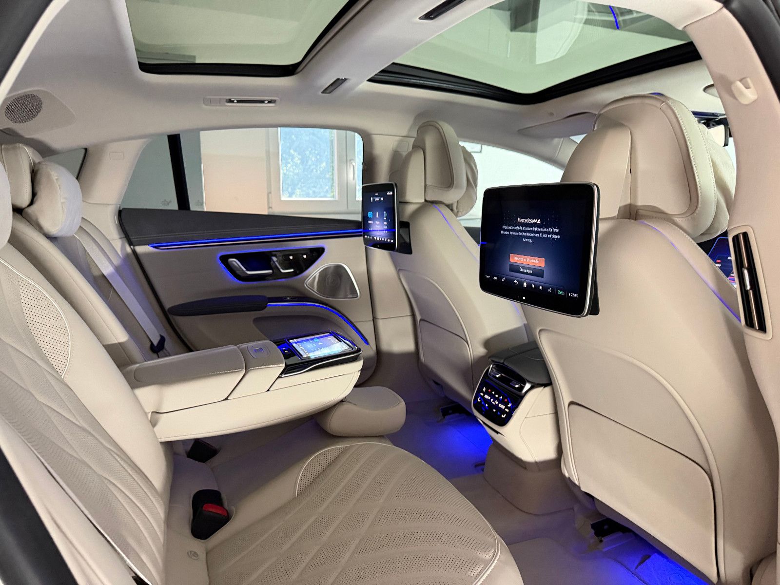 Fahrzeugabbildung Mercedes-Benz EQS EQS 580 4Matic/BURMESTER/HuD/PANO/98,5% SOH