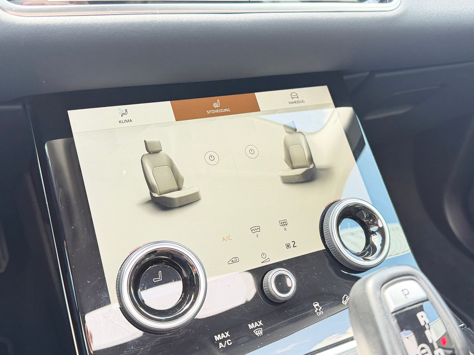 Fahrzeugabbildung Land Rover Range Rover Evoque SE Hybrid /PANO/MERIDIAN/