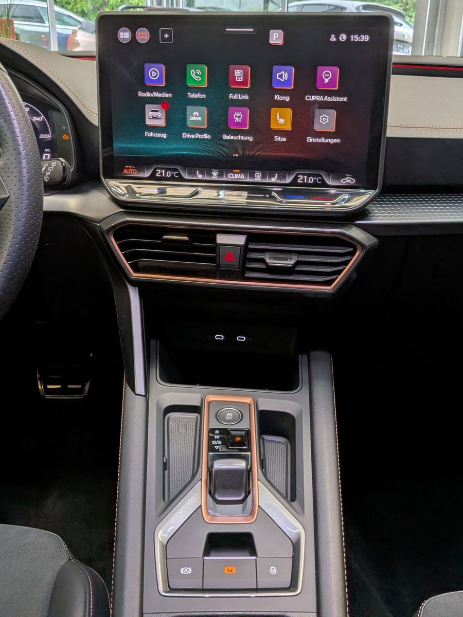 Fahrzeugabbildung CUPRA Leon 1.5 eTSI DSG DYNAMIC-EDGE-PAKET*CAM*AHK*18"