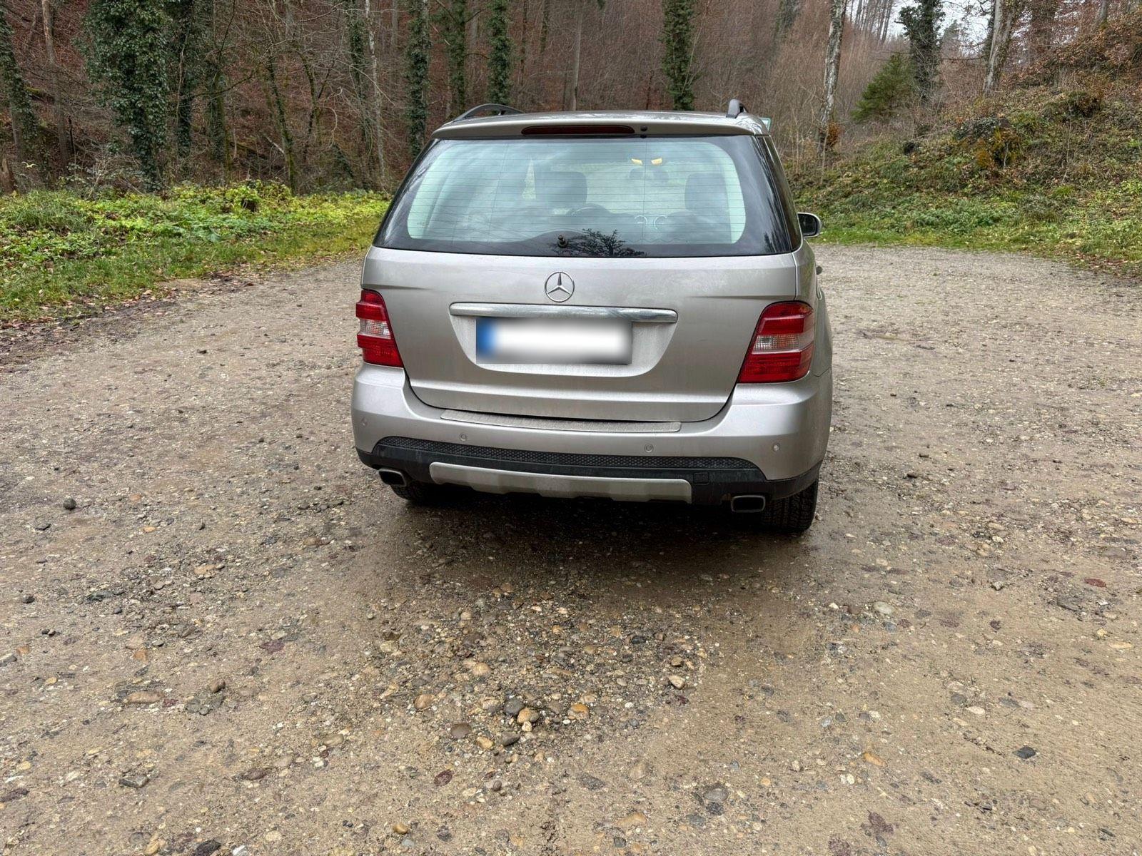 Mercedes-Benz ML280 2007 — rear view