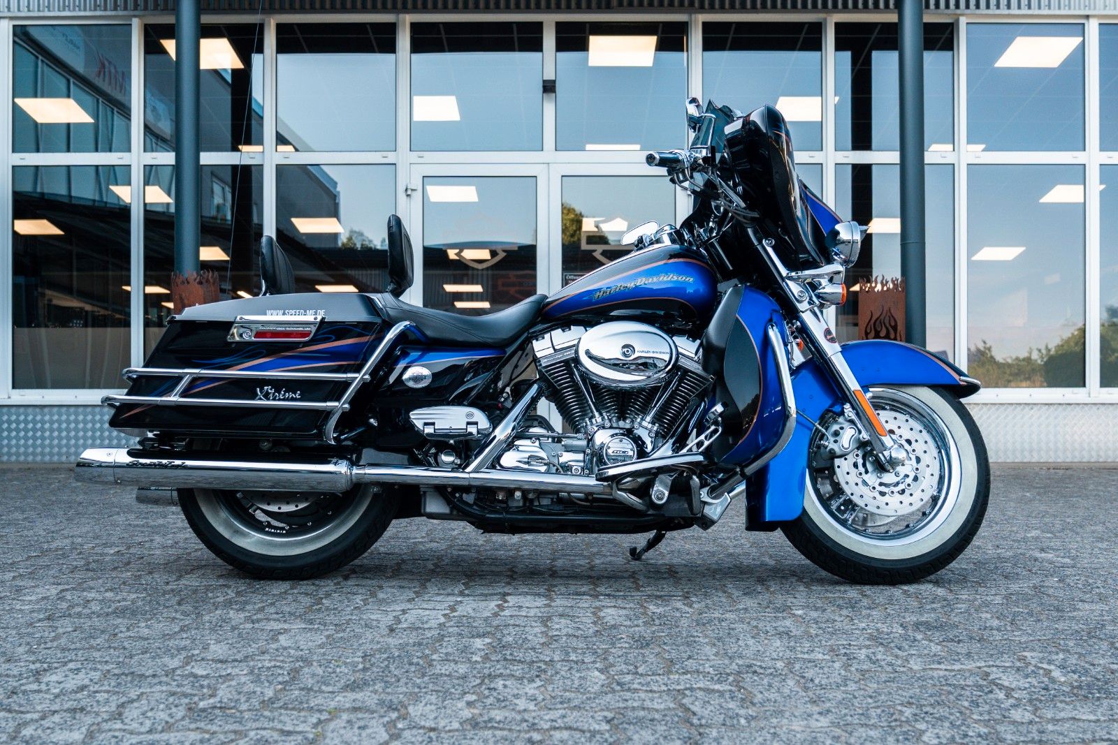 Fahrzeugabbildung Harley-Davidson FLHTCSE CVO Screamin Eagle E-Glide - Twin Cam