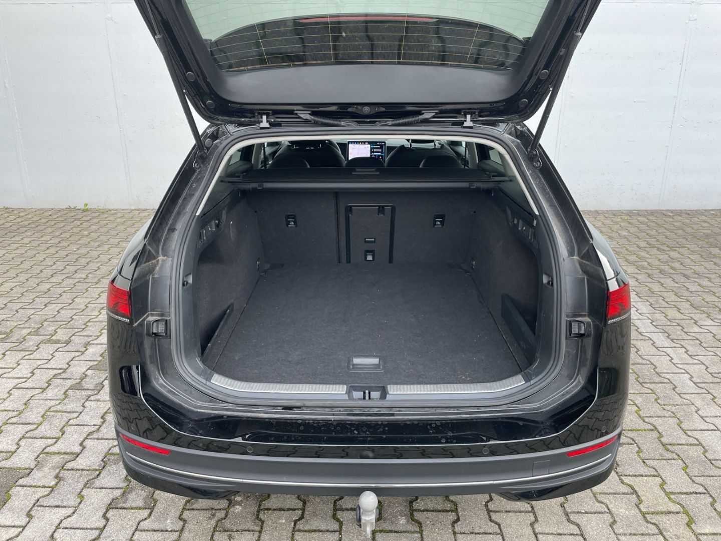 Passat Variant 1.5 eTSI Business AHK/360°Kamera