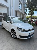 Volkswagen Touran 1.6 TDI Sports BLUEMOTION - Volkswagen Touran aus 2011: Bluemotion