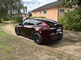 Tesla Model Y Performance, Midnight Cherry Red und AHZ - rote Tesla Model Y