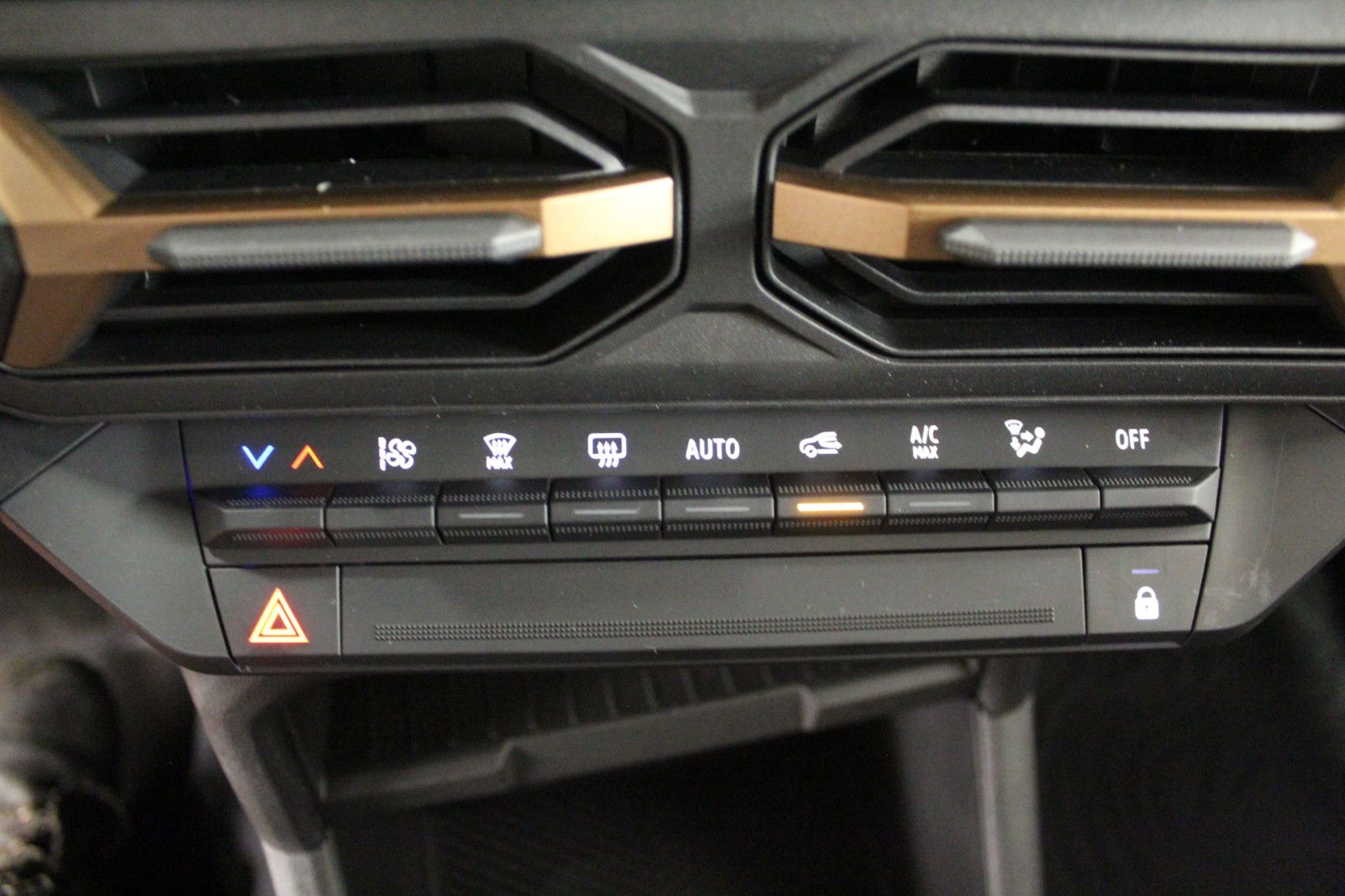 Fahrzeugabbildung Dacia Duster mild hybrid 140 Extreme *Winterp.*MY 26