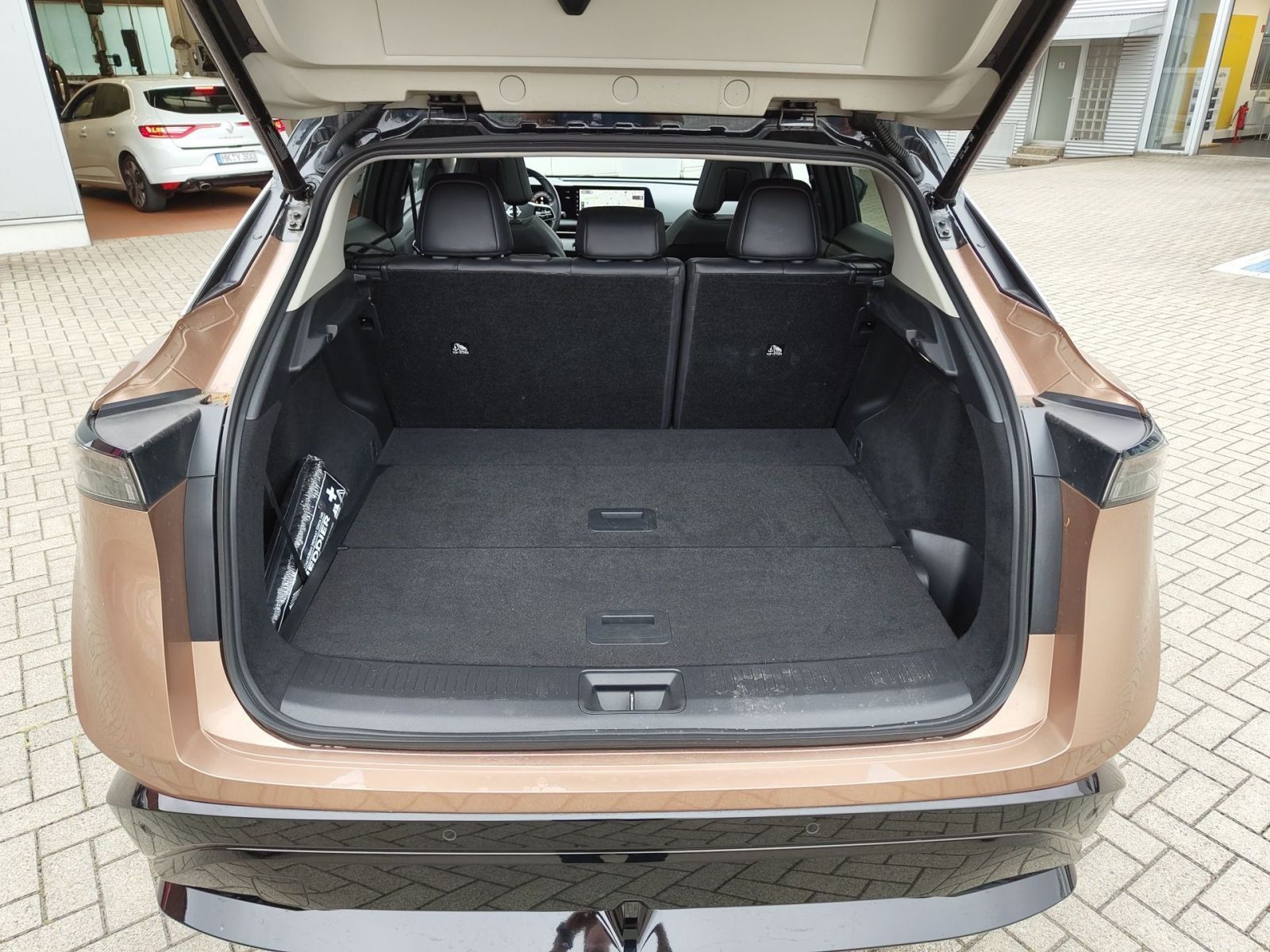 Fahrzeugabbildung Nissan Ariya Basis 63kWh *AHK**NAVI*PROPILOT*SITZHZG*KA