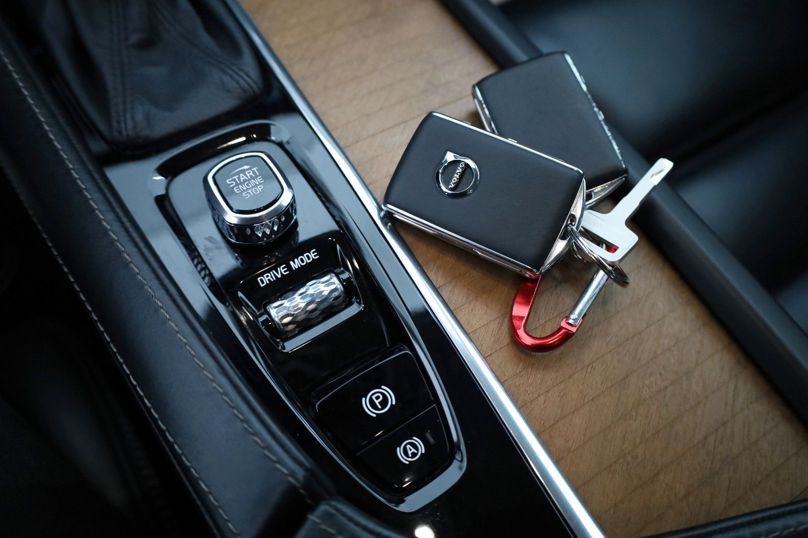 Fahrzeugabbildung Volvo V90 Kombi Inscription AWD Leder,Navi,LED,ACC,AHK