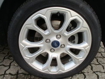Ford EcoSport Titanium PDC + Kamera + Allwetter
