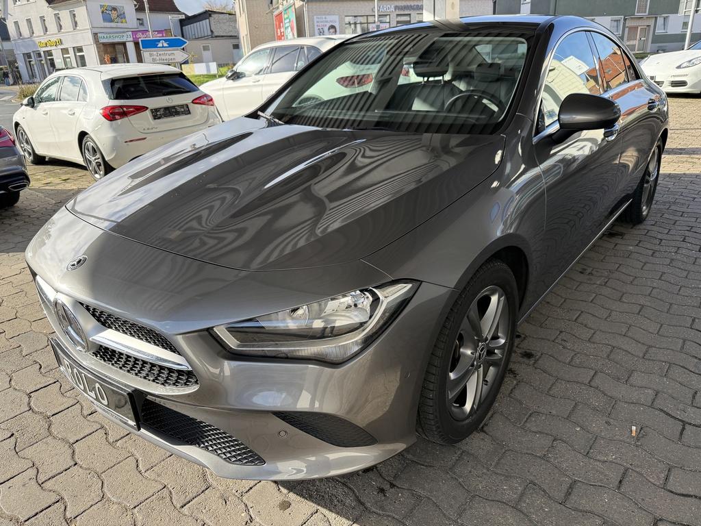 Mercedes-Benz CLA 180 7G Kamera AppleCarPlay Distronic Leder
