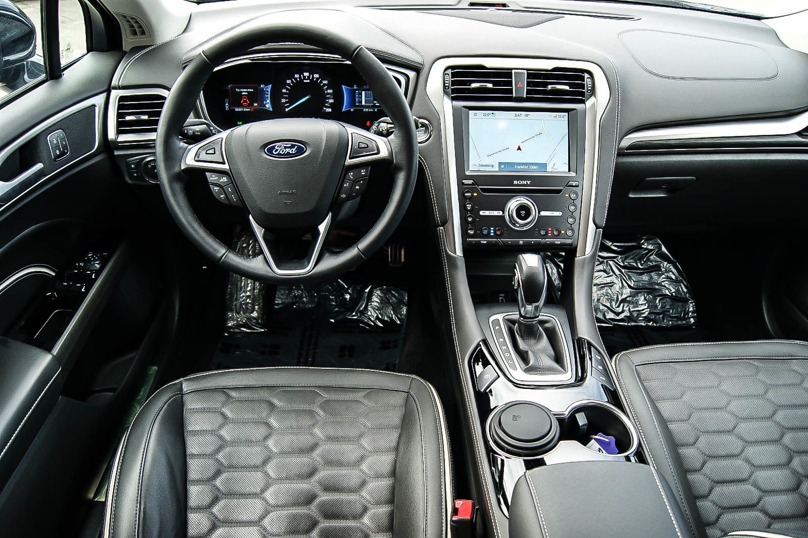 Fahrzeugabbildung Ford Mondeo Turnier 2.0 Hybrid Vignale 1.HAND ANHÄNZV