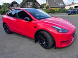 Tesla Model Y Performance AWD, schwarz, rot foliert - Tesla Model Y in Krefeld