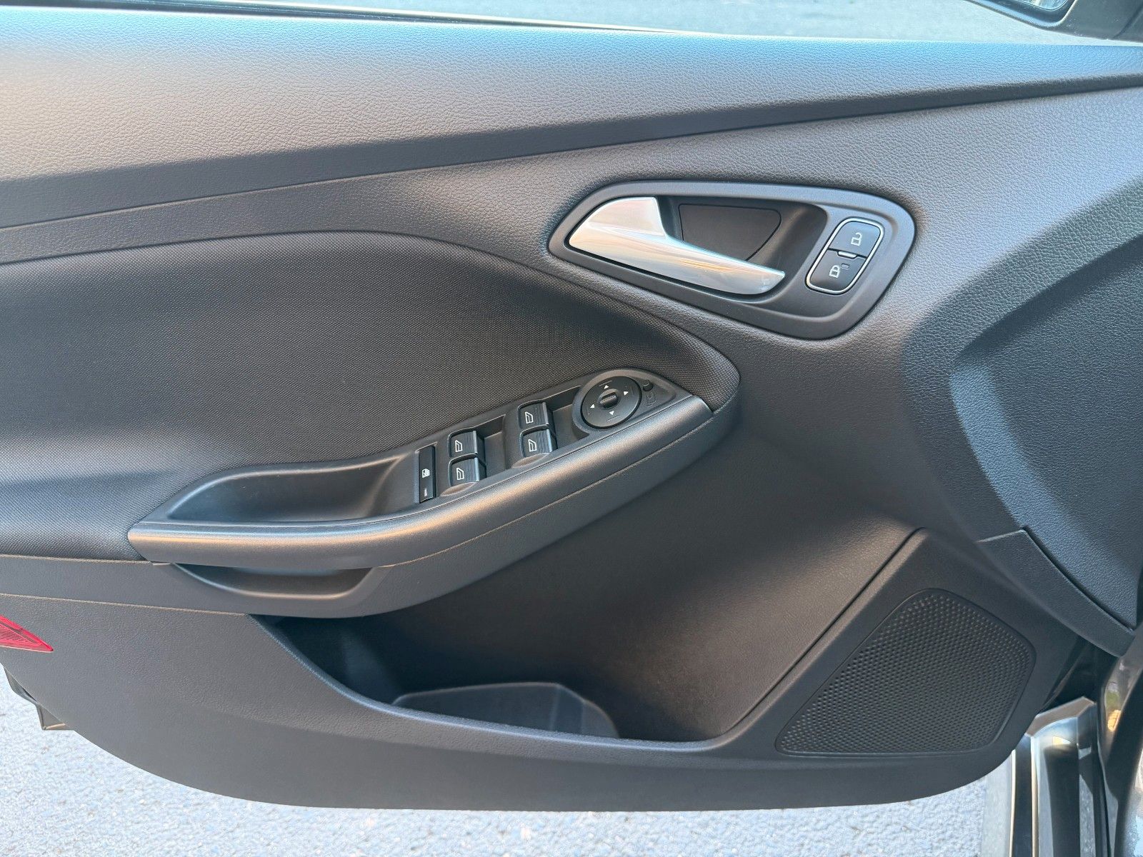 Fahrzeugabbildung Ford Focus Turnier ST+SportfahrW+BiXenon+Alcantara