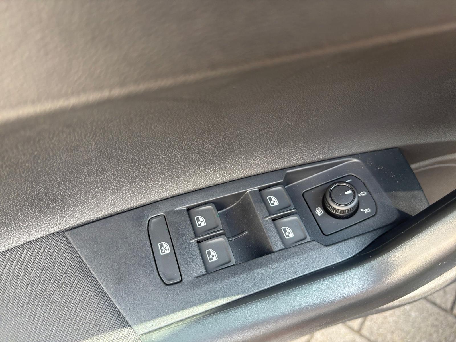 Volkswagen Polo VI 1.0TSI Sitzheizung PDC Klima AppleCarpla, миниатюра 17
